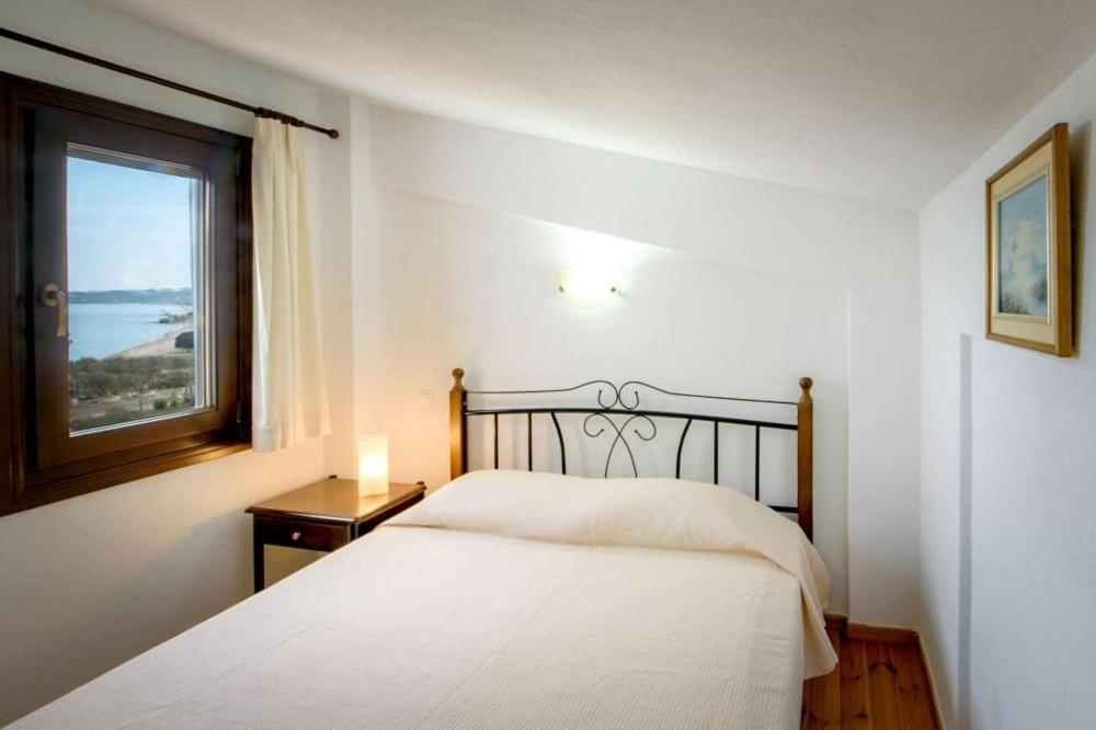 Katevi Luxury Seafront Villa Ierissos Eksteriør billede