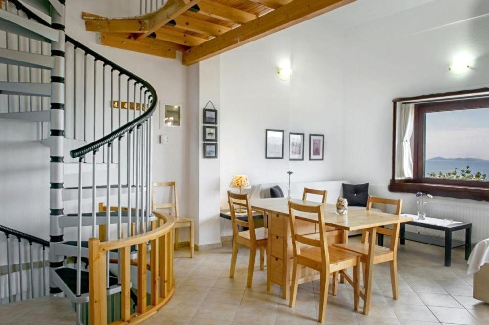 Katevi Luxury Seafront Villa Ierissos Eksteriør billede