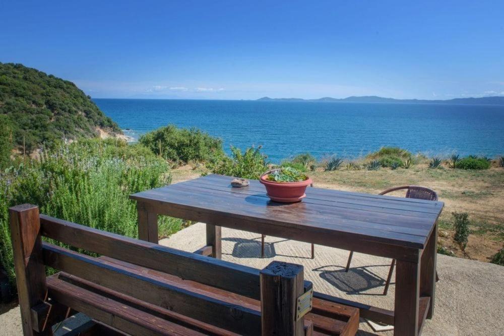 Katevi Luxury Seafront Villa Ierissos Eksteriør billede