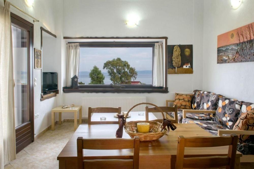 Katevi Luxury Seafront Villa Ierissos Eksteriør billede