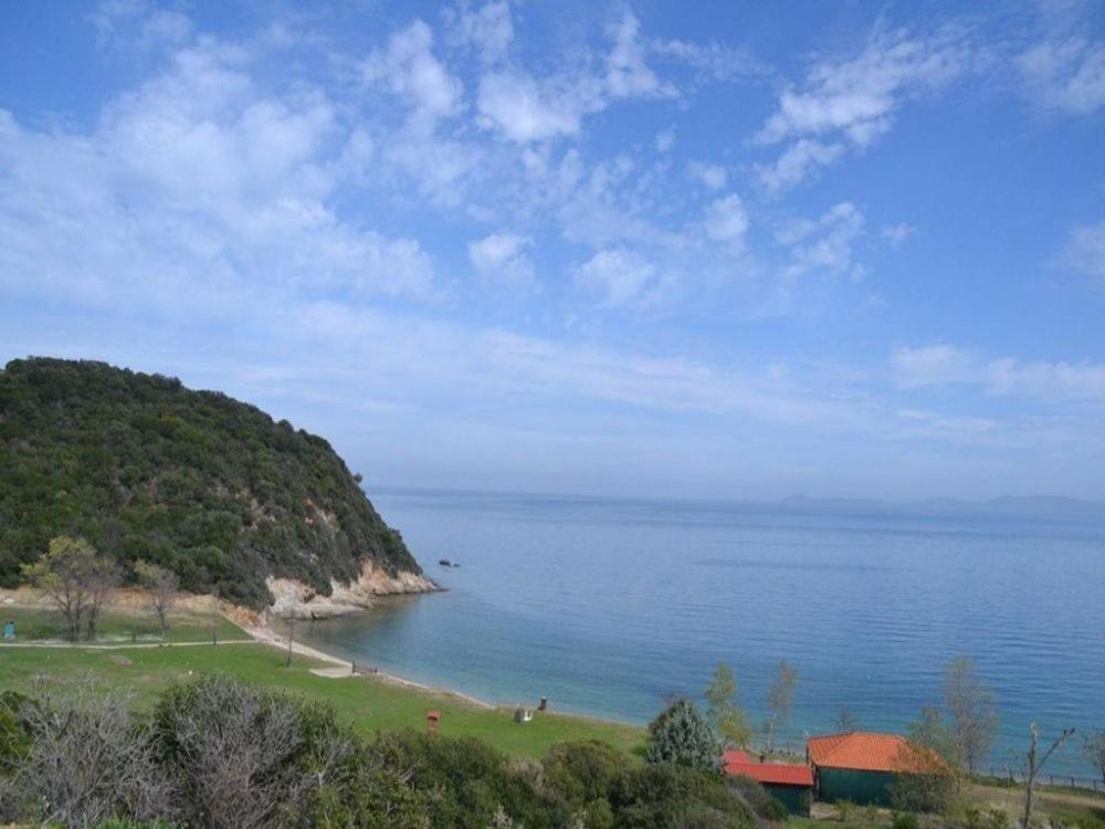 Katevi Luxury Seafront Villa Ierissos Eksteriør billede