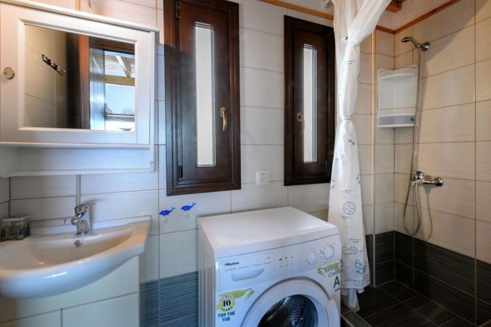 Katevi Luxury Seafront Villa Ierissos Eksteriør billede