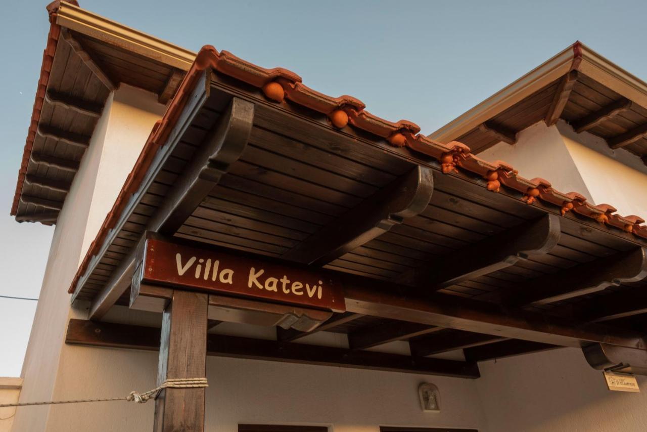 Katevi Luxury Seafront Villa Ierissos Eksteriør billede
