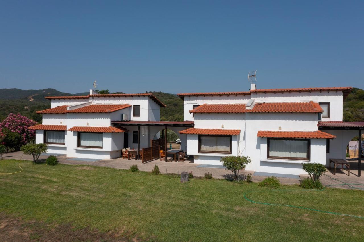 Katevi Luxury Seafront Villa Ierissos Eksteriør billede