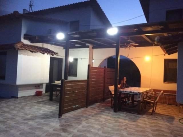 Katevi Luxury Seafront Villa Ierissos Eksteriør billede